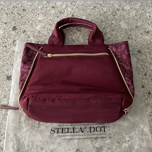 💫Host Pick💫Stella & Dot Zip it Crossbody in Oxblood NWT - Picture 8 of 11